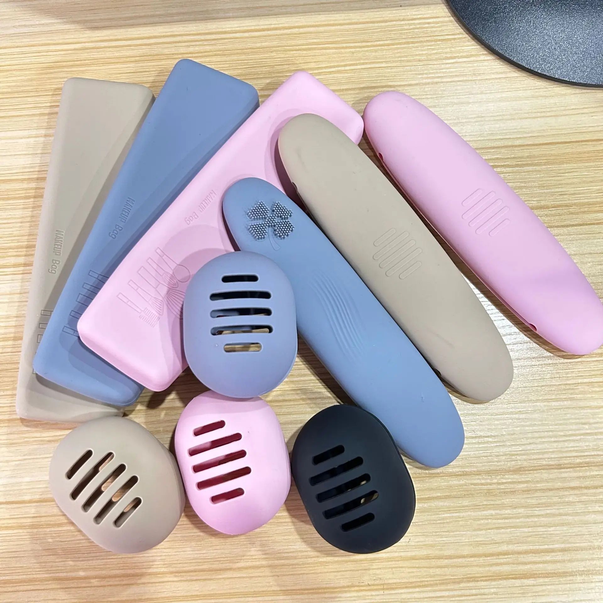 eco friendly silicone makeup sponge holder portable & breathable beauty blender case